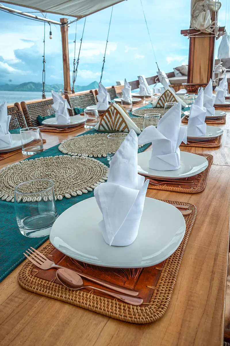 Vinca Deluxe Phinisi - Luxury Phinisi Komodo Charter 2026